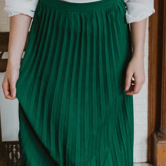 NWT Green Pleated Midi Skirt - Picture 2 of 16